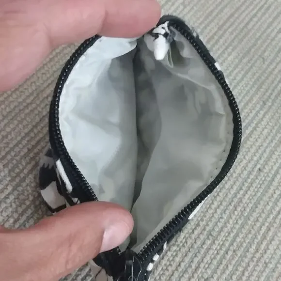 NWOT VERA BRADLEY Black, White & Yellow Zippered Coin Purse 3.5 x 5 inches - Picture 4 of 8